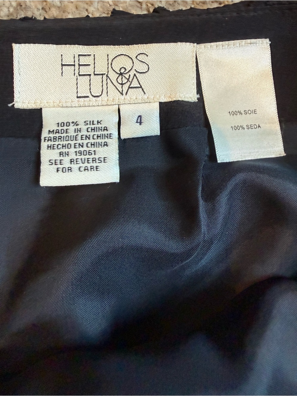 Helios Luna 100% Silk Rosette Pencil Skirt Black Floral Textured Size 4 - Picture 4 of 4